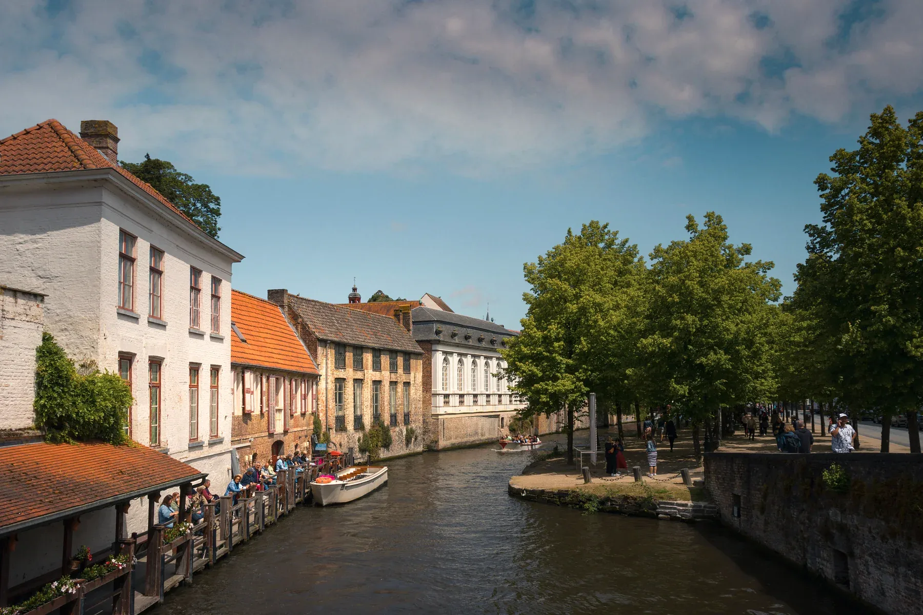 Sonnige Ferienlandschaft in Belgien